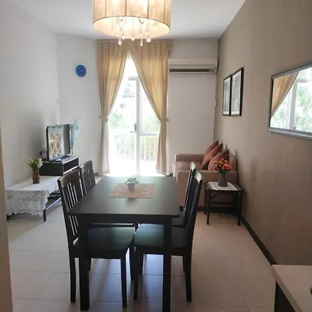 Have A Pleasant Stay With Bayu Emas Homestay Batu Ferringhi Exterior photo